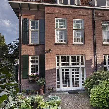 De Schiedamse Bed and breakfast