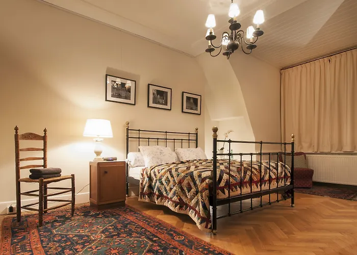 Couette-café De Schiedamse 4*