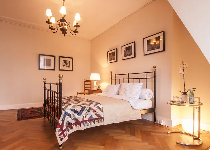 Couette-café De Schiedamse 4*